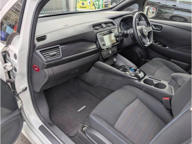 リーフ X ETC バックカメラ ナビ TV オートクルーズコントロール 衝突被害軽減システム スマートキー 電動格納ミラー シートヒーター CVT 盗難防止システム 衝突安全ボディ ABS ESC CD USB(2枚目)