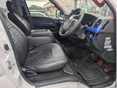 車を運転する際には運転席の存在は欠かせません。なのでしっかりとチェックしたいポイントですね。 2