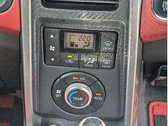 気温に合わせて直感的に操作することで、車内をいつでも快適に保てます。 6