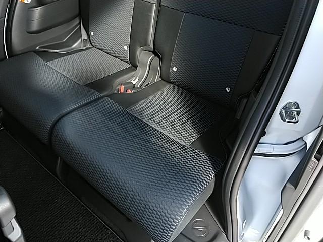 タント カスタムＲＳ　キーレス　１５アルミホイール　エアバッグ　オートマ　フル装備　助手席エアバッグ　衝突被害軽減システム　スマートキー　横滑り防止機能　シートヒーター（13枚目）