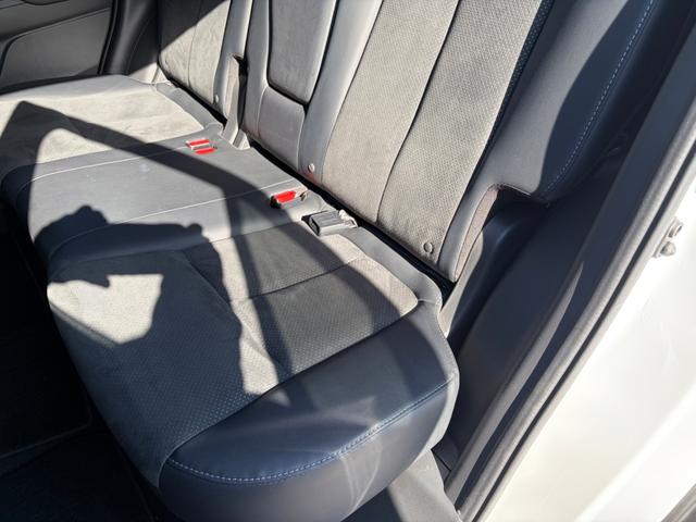 エクリプスクロス Ｇ　ワンオーナー　サンルーフ　キーレス　１８アルミホイール　エアバッグ　オートマ　フル装備　助手席エアバッグ　衝突被害軽減システム　スマートキー　オートクルーズコントロール　シートヒーター（9枚目）