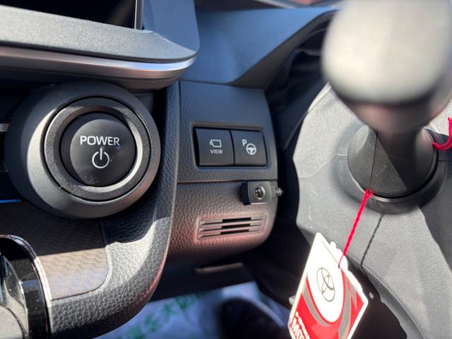 プリウス Ｚ　革シート　キーレス　フルセグ　ナビ＆ＴＶ　１９アルミホイール　エアバッグ　電動シート　オートマ　フル装備　助手席エアバッグ　衝突被害軽減システム　ＥＴＣ　バックカメラ　スマートキー　横滑り防止機能（31枚目）