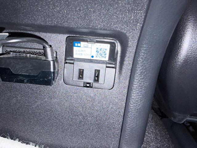 プリウス Ｚ　革シート　キーレス　フルセグ　ナビ＆ＴＶ　１９アルミホイール　エアバッグ　電動シート　オートマ　フル装備　助手席エアバッグ　衝突被害軽減システム　ＥＴＣ　バックカメラ　スマートキー　横滑り防止機能（37枚目）