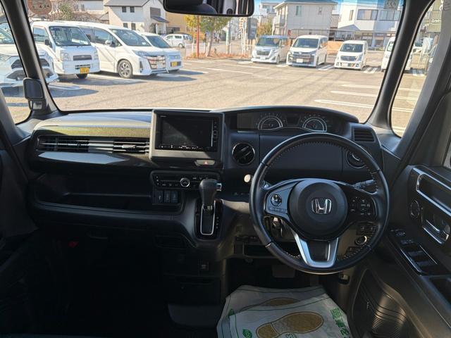 Ｎ－ＢＯＸカスタム Ｇ・Ｌターボホンダセンシング　キーレス　フルセグ　ナビ＆ＴＶ　１５アルミホイール　エアバッグ　オートマ　フル装備　助手席エアバッグ　衝突被害軽減システム　ＥＴＣ　バックカメラ　スマートキー　オートクルーズコントロール（2枚目）