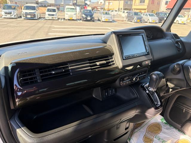 Ｎ－ＢＯＸカスタム Ｇ・Ｌターボホンダセンシング　キーレス　フルセグ　ナビ＆ＴＶ　１５アルミホイール　エアバッグ　オートマ　フル装備　助手席エアバッグ　衝突被害軽減システム　ＥＴＣ　バックカメラ　スマートキー　オートクルーズコントロール（11枚目）