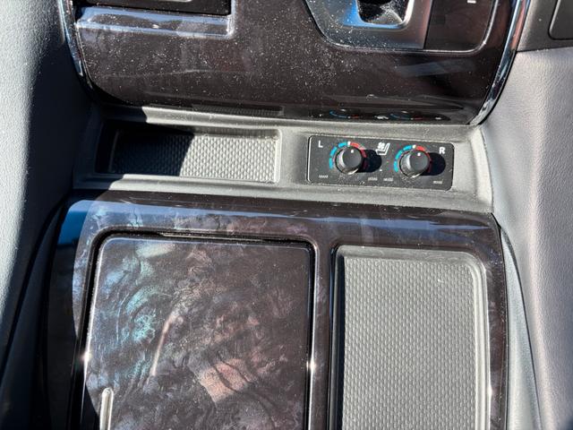 ヴェルファイア ２．５Ｚ　Ｇエディション　ワンオーナー　革シート　キーレス　フルセグ　ナビ＆ＴＶ　１８アルミホイール　乗車定員７人　エアバッグ　電動シート　オートマ　フル装備　助手席エアバッグ　ＥＴＣ　バックカメラ　スマートキー（35枚目）