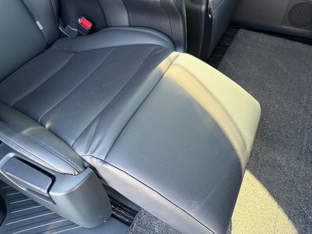 ヴェルファイア ２．５Ｚ　Ｇエディション　ワンオーナー　革シート　キーレス　フルセグ　ナビ＆ＴＶ　１８アルミホイール　乗車定員７人　エアバッグ　電動シート　オートマ　フル装備　助手席エアバッグ　ＥＴＣ　バックカメラ　スマートキー（40枚目）