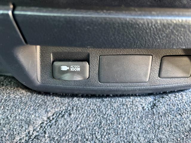 ヴェルファイア ２．５Ｚ　Ｇエディション　ワンオーナー　革シート　キーレス　フルセグ　ナビ＆ＴＶ　１８アルミホイール　乗車定員７人　エアバッグ　電動シート　オートマ　フル装備　助手席エアバッグ　ＥＴＣ　バックカメラ　スマートキー（41枚目）