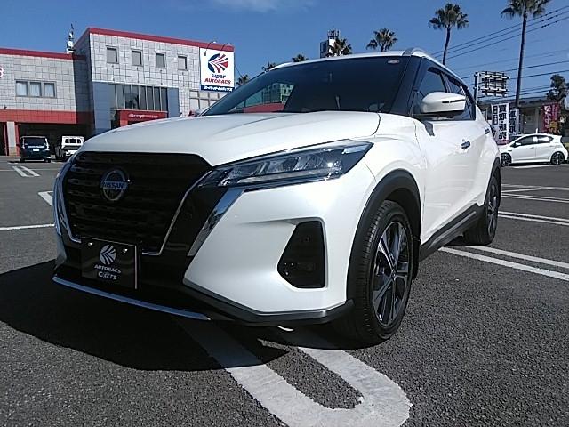 キックス Ｘ　ツートーンインテリアエディション　ワンオーナー　革シート　キーレス　フルセグ　ナビ＆ＴＶ　１７アルミホイール　エアバッグ　オートマ　フル装備　助手席エアバッグ　衝突被害軽減システム　ＥＴＣ　バックカメラ　スマートキー　シートヒーター（6枚目）