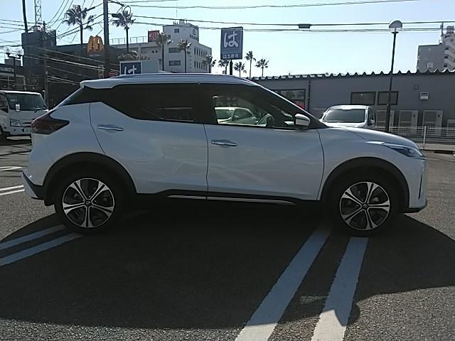 キックス Ｘ　ツートーンインテリアエディション　ワンオーナー　革シート　キーレス　フルセグ　ナビ＆ＴＶ　１７アルミホイール　エアバッグ　オートマ　フル装備　助手席エアバッグ　衝突被害軽減システム　ＥＴＣ　バックカメラ　スマートキー　シートヒーター（17枚目）