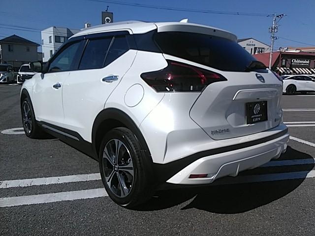 キックス Ｘ　ツートーンインテリアエディション　ワンオーナー　革シート　キーレス　フルセグ　ナビ＆ＴＶ　１７アルミホイール　エアバッグ　オートマ　フル装備　助手席エアバッグ　衝突被害軽減システム　ＥＴＣ　バックカメラ　スマートキー　シートヒーター（18枚目）