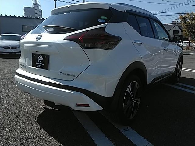 キックス Ｘ　ツートーンインテリアエディション　ワンオーナー　革シート　キーレス　フルセグ　ナビ＆ＴＶ　１７アルミホイール　エアバッグ　オートマ　フル装備　助手席エアバッグ　衝突被害軽減システム　ＥＴＣ　バックカメラ　スマートキー　シートヒーター（19枚目）