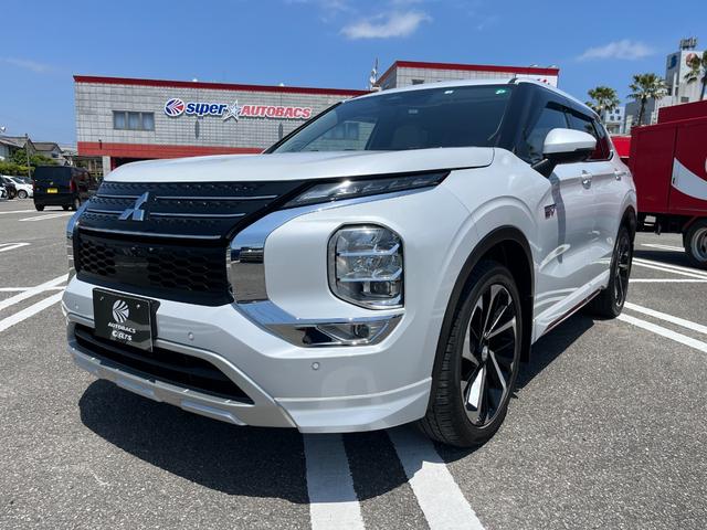 アウトランダーＰＨＥＶ Ｐ　ＢＯＳＥプレミアムサウンド　全周囲カメラ　シートヒーター　置くだけ充電　レーダークルーズ　ステアリングヒーター（13枚目）