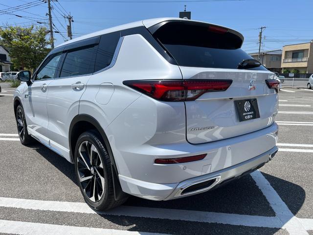 アウトランダーＰＨＥＶ Ｐ　ＢＯＳＥプレミアムサウンド　全周囲カメラ　シートヒーター　置くだけ充電　レーダークルーズ　ステアリングヒーター（15枚目）