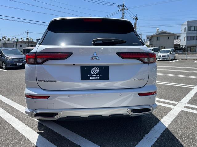 アウトランダーＰＨＥＶ Ｐ　ＢＯＳＥプレミアムサウンド　全周囲カメラ　シートヒーター　置くだけ充電　レーダークルーズ　ステアリングヒーター（16枚目）