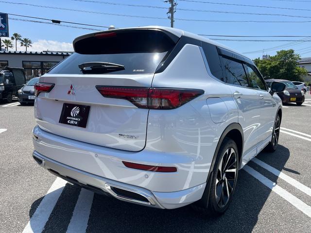 アウトランダーＰＨＥＶ Ｐ　ＢＯＳＥプレミアムサウンド　全周囲カメラ　シートヒーター　置くだけ充電　レーダークルーズ　ステアリングヒーター（17枚目）