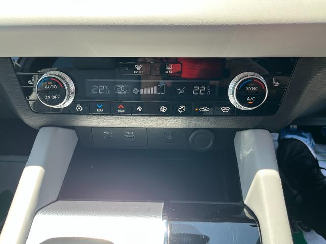 アウトランダーＰＨＥＶ Ｐ　ＢＯＳＥプレミアムサウンド　全周囲カメラ　シートヒーター　置くだけ充電　レーダークルーズ　ステアリングヒーター（26枚目）