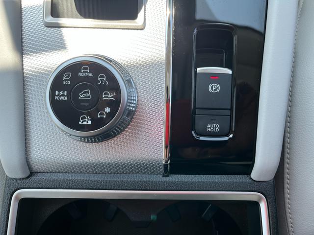 アウトランダーＰＨＥＶ Ｐ　ＢＯＳＥプレミアムサウンド　全周囲カメラ　シートヒーター　置くだけ充電　レーダークルーズ　ステアリングヒーター（29枚目）