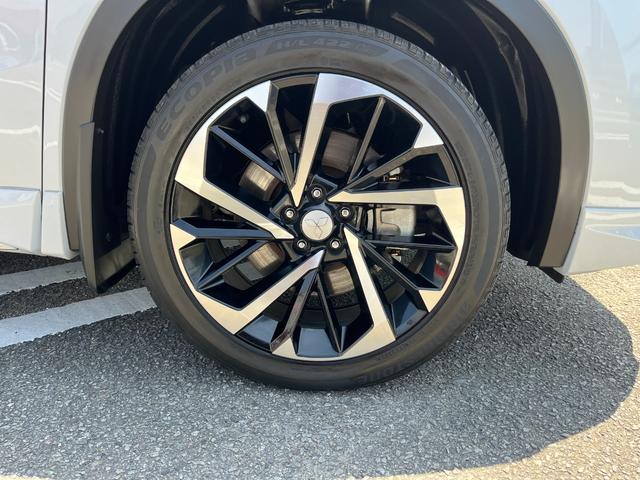 アウトランダーＰＨＥＶ Ｐ　ＢＯＳＥプレミアムサウンド　全周囲カメラ　シートヒーター　置くだけ充電　レーダークルーズ　ステアリングヒーター（31枚目）