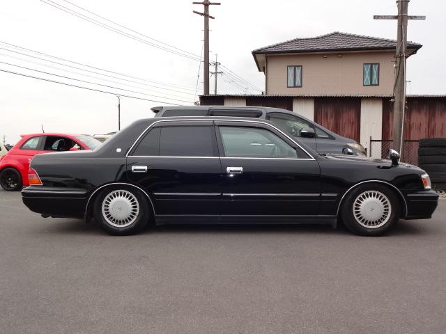 クラウン ロイヤルサルーンＧ　フルタップ車高調　パナソニックナビＴＶ　レースシートカバー（4枚目）