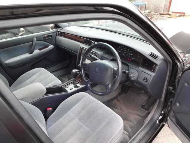 クラウン ロイヤルサルーンＧ　フルタップ車高調　パナソニックナビＴＶ　レースシートカバー（6枚目）