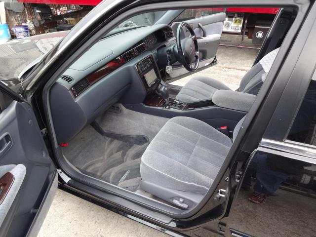 クラウン ロイヤルサルーンＧ　フルタップ車高調　パナソニックナビＴＶ　レースシートカバー（8枚目）