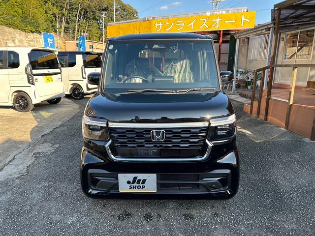 Ｎ－ＢＯＸカスタム ターボ　ホンダセンシング　ナビ装着パッケージ　両側パワースライドドア　カロッツェリア９インチナビ　ＤＴＶ　Ｂｌｕｅｔｏｏｔｈ　ビルトインＥＴＣ　フロアマット　サイドバイザー（3枚目）