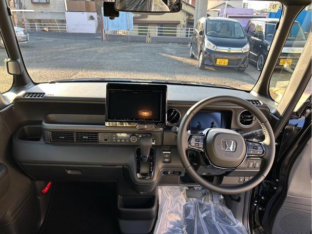Ｎ－ＢＯＸカスタム ターボ　ホンダセンシング　ナビ装着パッケージ　両側パワースライドドア　カロッツェリア９インチナビ　ＤＴＶ　Ｂｌｕｅｔｏｏｔｈ　ビルトインＥＴＣ　フロアマット　サイドバイザー（10枚目）