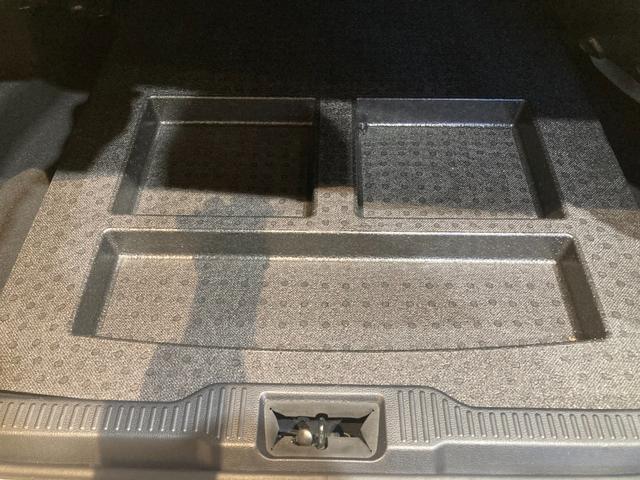 クラウンハイブリッド ＲＳアドバンス　パノラミックビューカメラ／ＨＵＤ／ＢＳＭ／追従機能（ＡＣＣ）／純正ナビ（Ｂｌｕｅｔｏｏｔｈ／ＣＤ／ＤＶＤ）／電動シート／シートヒータ－／シートエアコン／シートエアコン／レザーシート（12枚目）