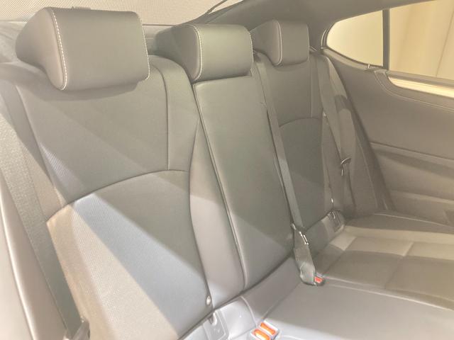 ＥＳ ＥＳ３００ｈ　Ｆスポーツ　ワンオーナー／ＴＲＤフルエアロ／サンルーフ／デジタルインナーミラー／Ｆ　ＳＰＯＲＴ専用オレンジキャリパー／Ｌ　ＴＥＸブラックアルミ／パワーバックドア／置く充電／ＢＳＭ／ＡＣＣ（追従機能）／（15枚目）