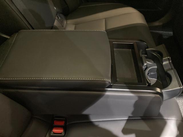 ＥＳ ＥＳ３００ｈ　Ｆスポーツ　ワンオーナー／ＴＲＤフルエアロ／サンルーフ／デジタルインナーミラー／Ｆ　ＳＰＯＲＴ専用オレンジキャリパー／Ｌ　ＴＥＸブラックアルミ／パワーバックドア／置く充電／ＢＳＭ／ＡＣＣ（追従機能）／（17枚目）