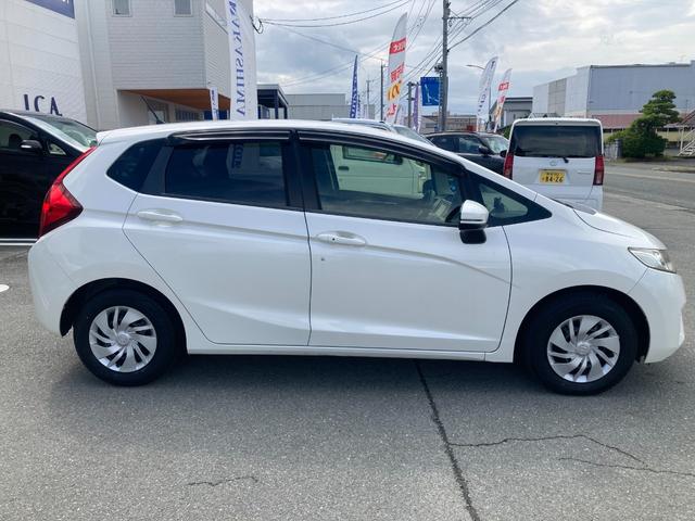 フィット １３Ｇ・Ｆパッケージ　ナビ（Ｂｌｕｅｔｏｏｔｈ／ＣＤ・ＤＶＤ／ＴＶ）／バックカメラ／ＬＥＤヘッドライト／プッシュスタート／スペアキー有（8枚目）