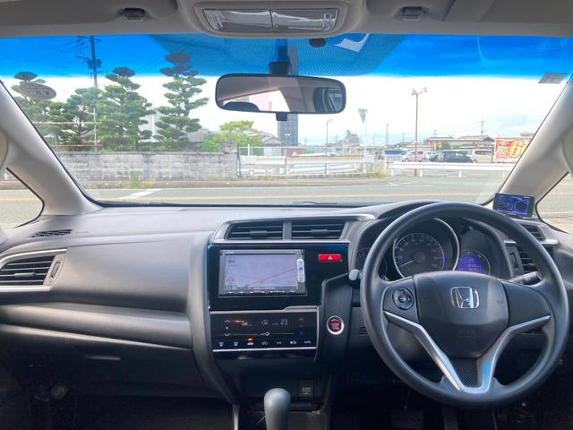 フィット １３Ｇ・Ｆパッケージ　ナビ（Ｂｌｕｅｔｏｏｔｈ／ＣＤ・ＤＶＤ／ＴＶ）／バックカメラ／ＬＥＤヘッドライト／プッシュスタート／スペアキー有（13枚目）