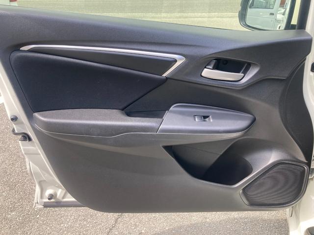 フィット １３Ｇ・Ｆパッケージ　ナビ（Ｂｌｕｅｔｏｏｔｈ／ＣＤ・ＤＶＤ／ＴＶ）／バックカメラ／ＬＥＤヘッドライト／プッシュスタート／スペアキー有（30枚目）