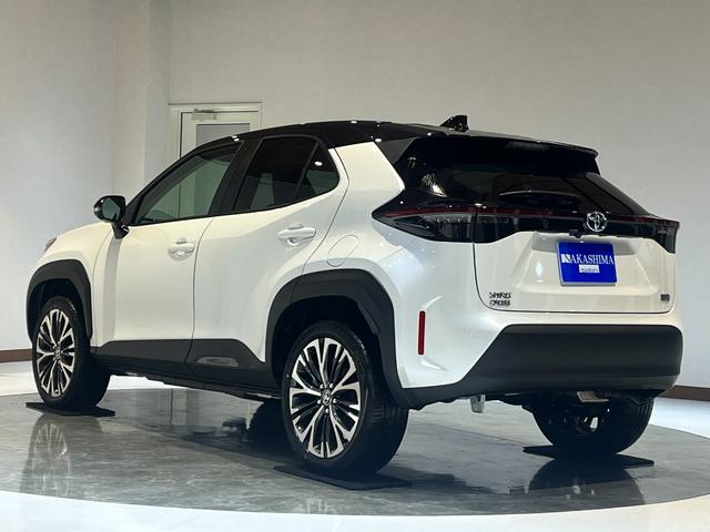 ヤリスクロス ハイブリッドＺ　登録済未使用車／ディスプレイオーディオ／パノラミックビューカメラ／ＢＳＭ／ＡＣＣ（追従機能）／ステアリングヒーター／両席シートヒーター／ハーフレザー（8枚目）