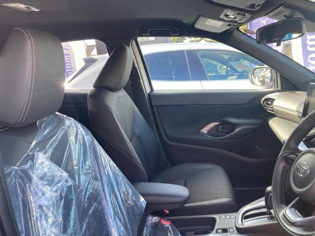 ヤリスクロス ハイブリッドＺ　登録済未使用車／ディスプレイオーディオ／パノラミックビューカメラ／ＢＳＭ／ＡＣＣ（追従機能）／ステアリングヒーター／両席シートヒーター／ハーフレザー（14枚目）