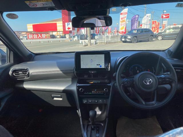 ヤリスクロス ハイブリッドＺ　登録済未使用車／ディスプレイオーディオ／パノラミックビューカメラ／ＢＳＭ／ＡＣＣ（追従機能）／ステアリングヒーター／両席シートヒーター／ハーフレザー（16枚目）