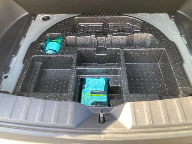 カローラクロス ハイブリッド　Ｚ　トヨタ純正８型ディスプレイオーディオ／パワーリアゲート／ＢＳＭ／ＥＴＣ２．０／両席シートヒーター／ＡＣＣ（12枚目）