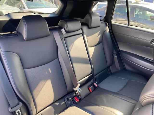 カローラクロス ハイブリッド　Ｚ　トヨタ純正８型ディスプレイオーディオ／パワーリアゲート／ＢＳＭ／ＥＴＣ２．０／両席シートヒーター／ＡＣＣ（13枚目）