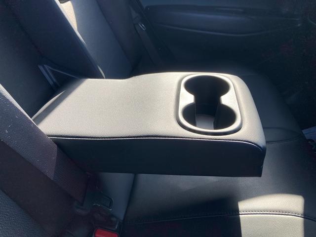 カローラクロス ハイブリッド　Ｚ　トヨタ純正８型ディスプレイオーディオ／パワーリアゲート／ＢＳＭ／ＥＴＣ２．０／両席シートヒーター／ＡＣＣ（17枚目）