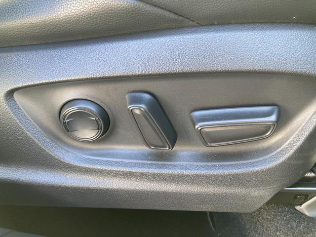 カローラクロス ハイブリッド　Ｚ　トヨタ純正８型ディスプレイオーディオ／パワーリアゲート／ＢＳＭ／ＥＴＣ２．０／両席シートヒーター／ＡＣＣ（38枚目）