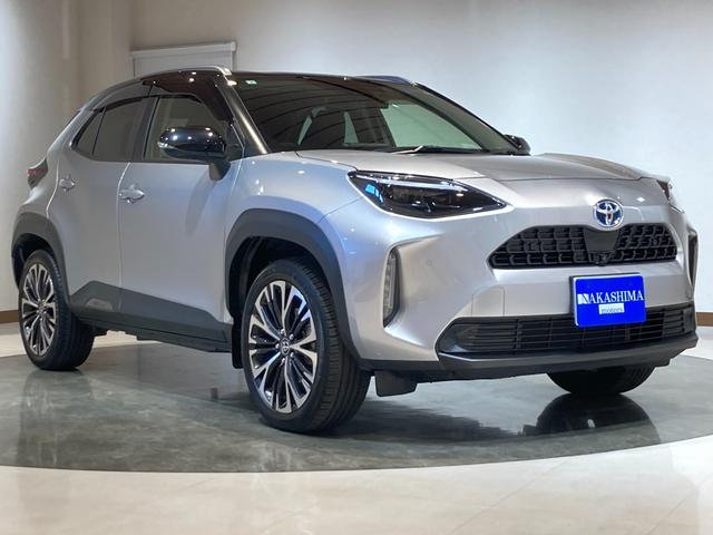 ヤリスクロス ハイブリッドＺ　女性ワンオーナー／禁煙車／新車自社販売・点検／パノラミックビュー／８．０ディスプレイ（Ｂｌｕｅｔｏｏｔｈ／ＴＶ／ＣＤ・ＤＶＤ）／ＬＥＤヘッドライト／電動シート／シートヒーター／ＢＳＭ／ＡＣＣ（追従機能（4枚目）