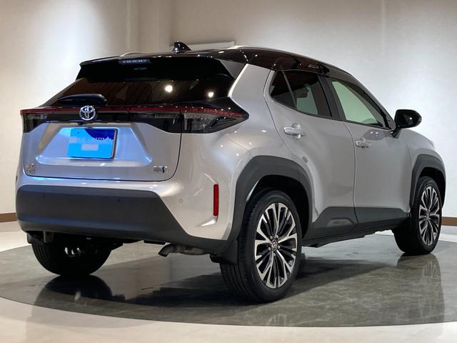 ヤリスクロス ハイブリッドＺ　女性ワンオーナー／禁煙車／新車自社販売・点検／パノラミックビュー／８．０ディスプレイ（Ｂｌｕｅｔｏｏｔｈ／ＴＶ／ＣＤ・ＤＶＤ）／ＬＥＤヘッドライト／電動シート／シートヒーター／ＢＳＭ／ＡＣＣ（追従機能（9枚目）