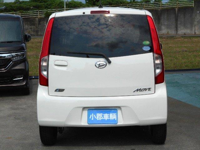 ムーヴ Ｌ　ＳＡ　衝突軽減ブレーキ　／アイドリングストップ　記録簿　キーレス　電格ミラー　盗難防止装置　光軸調整ライト　ＣＤオーディオ　ドアバイザー　取説　パワステ　ベンチシート　タイミングチェーン式　エアコン　Ｐ／Ｗ（5枚目）