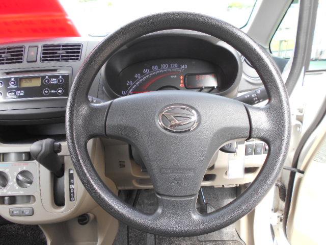 ムーヴ Ｌ　ＳＡ　衝突軽減ブレーキ　／アイドリングストップ　記録簿　キーレス　電格ミラー　盗難防止装置　光軸調整ライト　ＣＤオーディオ　ドアバイザー　取説　パワステ　ベンチシート　タイミングチェーン式　エアコン　Ｐ／Ｗ（9枚目）