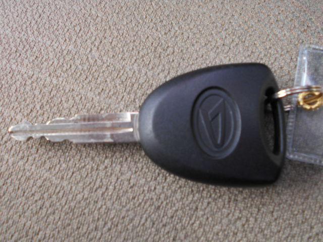 ムーヴ Ｌ　ＳＡ　衝突軽減ブレーキ　／アイドリングストップ　記録簿　キーレス　電格ミラー　盗難防止装置　光軸調整ライト　ＣＤオーディオ　ドアバイザー　取説　パワステ　ベンチシート　タイミングチェーン式　エアコン　Ｐ／Ｗ（18枚目）