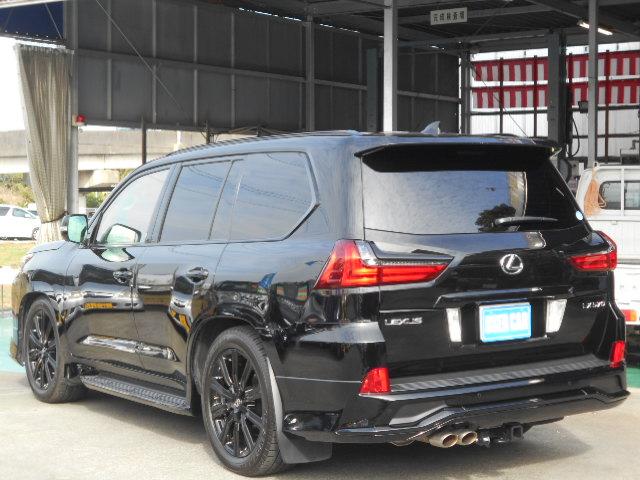 LX570 黒皮 サンルーフ リアエンターテイメント LX570 8名(6枚目)