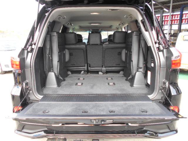 LX570 黒皮 サンルーフ リアエンターテイメント LX570 8名(7枚目)