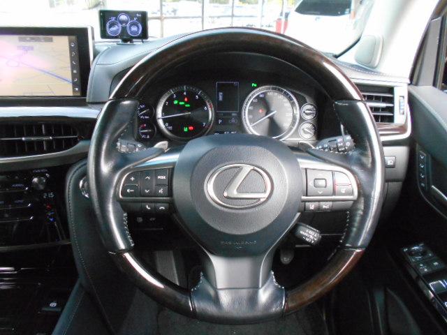 LX570 黒皮 サンルーフ リアエンターテイメント LX570 8名(9枚目)