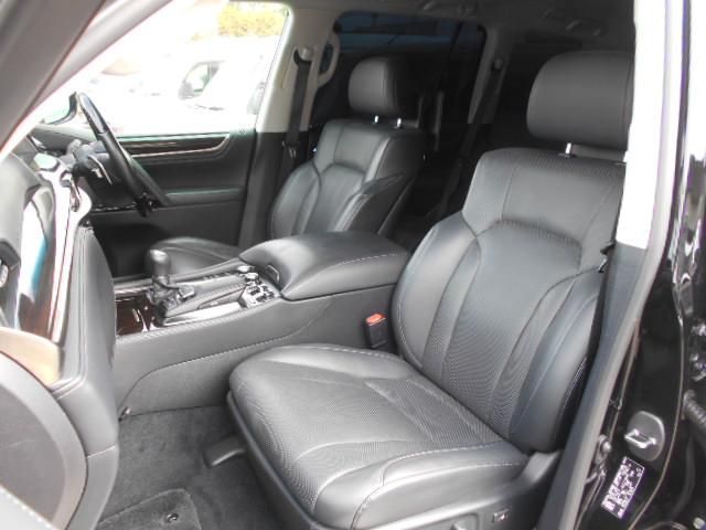LX570 黒皮 サンルーフ リアエンターテイメント LX570 8名(13枚目)